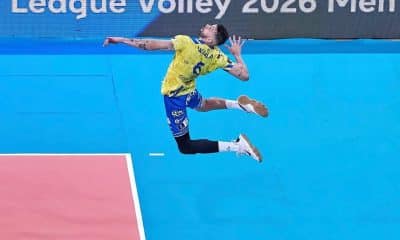 Na imagem, Walla saltando para o saque viagem para o Guaguas.