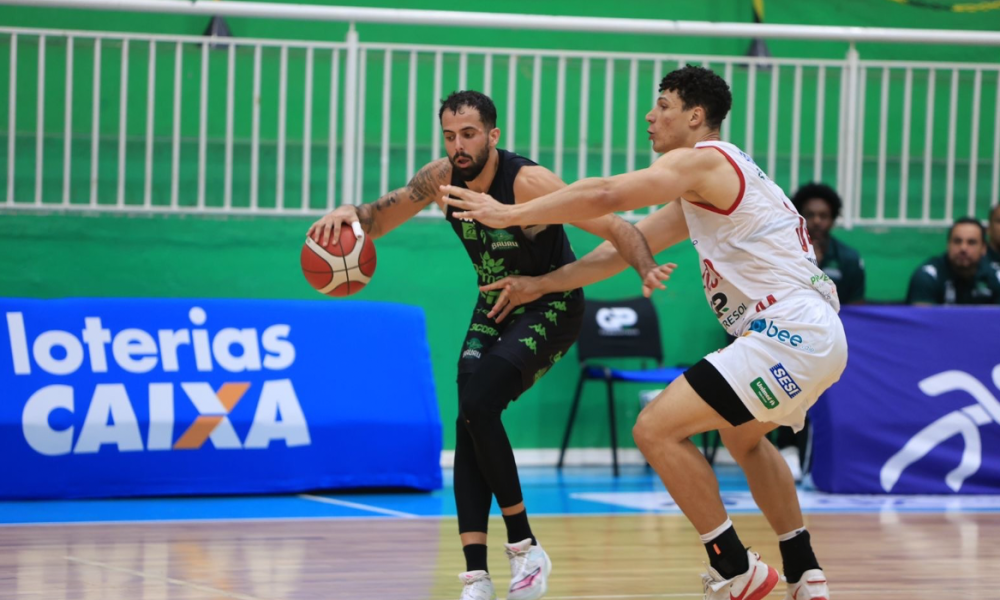 Bauru vence terceira consecutiva e embala no NBB