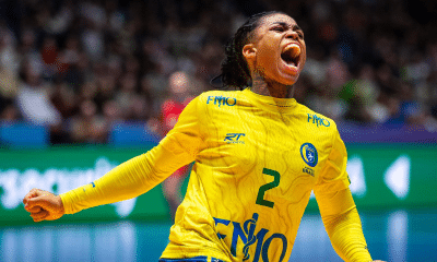 Bruna de Paula no jogo entre Brasil e Angola no Mundial de handebol feminino