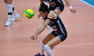 Gabi Guimarães em quadra pelo Conegliano na Champions League de vôlei feminino