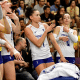 Gabi dança no banco de reservas do Imoco Conegliano em jogo do Mundial de Clubes de vôlei feminino