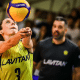 Macris levanta bola de manchete em jogo do Praia Clube contra o Orlando Valkyries no Mundial de Clubes de vôlei feminino