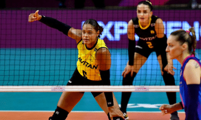 Adenízia e Natinha na semifinal do Mundial de clubes de vôlei entre Praia Clube e Scandicci