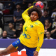 Mari Fernandes no Mundial de handebol feminino no jogo entre Brasil e Suécia