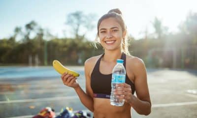 Alimentação pré-treino com banana e água antes do exercício físico