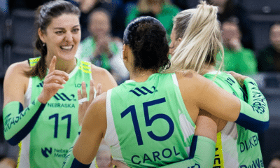 Carol estreou na liga estadunidense de vôlei feminino com boa atuação e vitória (Foto: Instagram @lovbneb)