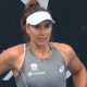 Bia Haddad estreou neste domingo (11) pela primeira rodada do WTA de Adelaide (Foto: Reprodução Disney +)