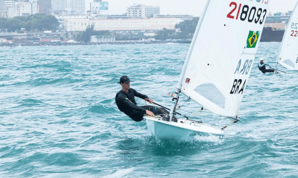 Gustavo Kiessling ficou com o primeiro lugar no ILCA 7, a antiga classe Laser, no Evento Teste ao Mundial de Vela (Foto: Marcos Junior/@jrclicksvideos)