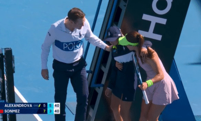 Zeynep Sönmez ajuda jovem no AO26