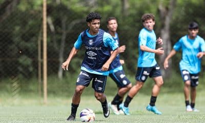 Na imagem, jogadores do Grêmio durante o treino preparatório para a Copa São Paulo.