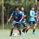 Na imagem, jogadores do Grêmio durante o treino preparatório para a Copa São Paulo.