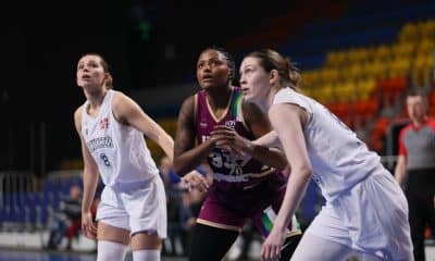 Na imagem, Isabela Ramona olhando a bola para ver se lhe sobra o rebote do arremesso.