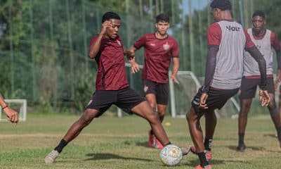 Na imagem, jogadores do Vitória em treinamento antes de jogar a Copinha.