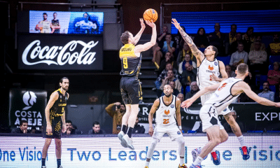 Marcelinho Huertas faz arremesso em jogo do La Laguna na Champions league de basquete