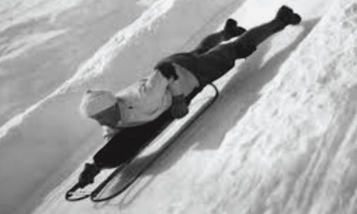 Skeleton - trenó rudimentar descendo pista natural na Suíça