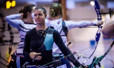 Na imagem, Ana Luiza Caetano após terminar sua sessão de disparos de flechas.
