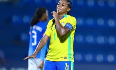 Na imagem, Ana Bia, que marcou o último gol do Brasil e calou as equatorianas.