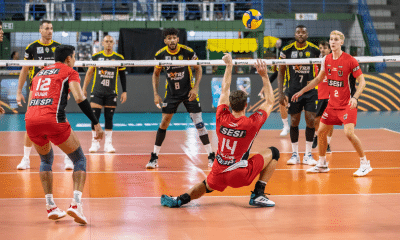 O levantador Mateus Bender ganhou o prêmio de craque do jogo na vitória do Sesi Bauru diante do Praia (Foto: Bruno Cunha/Praia Clube)