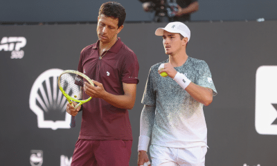 Marcelo Melo e João Fonseca ganharam na estreia da chave de duplas no Rio Open (Foto: Fotojump)