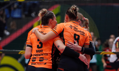 Bianca Cugno liderou a pontuação do jogo em que o Osasco venceu o Sesc Flamengo na semifinal da Copa Brasil (Foto: @osascovoleibolclube-@carol_fotografia)