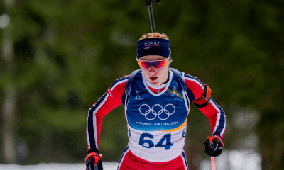 Kirkeeide dá aula no tiro, vira no último giro e conquista o ouro no sprint do biatlo em Milano-Cortina