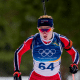 Kirkeeide dá aula no tiro, vira no último giro e conquista o ouro no sprint do biatlo em Milano-Cortina