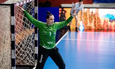 Na imagem, Gabi Moreschi posicionada para executar mais uma defesa.