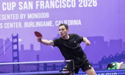 Na imagem, Hugo Calderano rebatendo a bolinha na Copa América de Tênis de Mesa.