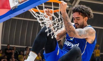 Na imagem, Marcio Santos pendurado no aro, após enterrada.