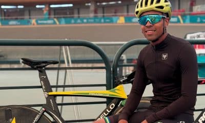 Na imagem, Pedro Freitas com sua bicicleta no velódromo de Santiago, no Chile.