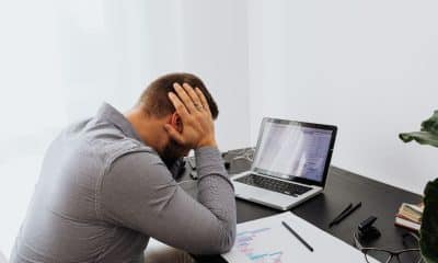 Pessoa enfrenta queda de motivação ao revisar metas no início do ano