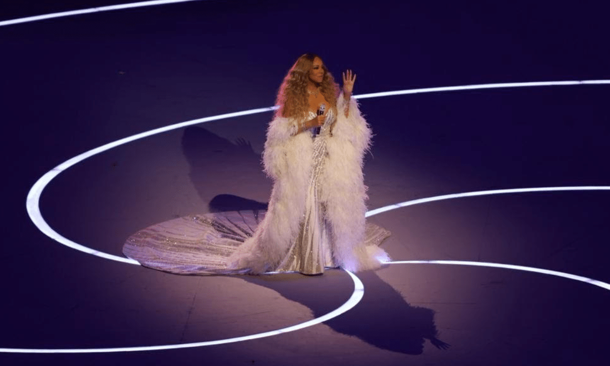 Qual música Mariah Carey cantou em italiano na abertura das Olimpíadas de Inverno