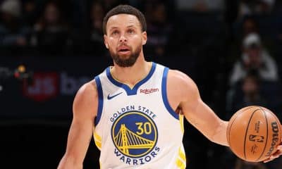 Stephen Curry está sofrendo com uma lesão no joelho (David Sherman/NBAE)