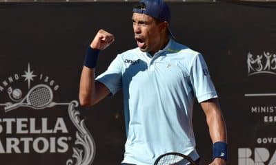 Na imagem, Thiago Monteiro comemorando após vencer um ponto.