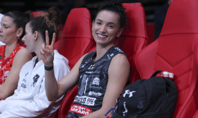 Gabi foi relacionada como líbero e ficou no banco na vitória do Conegliano pela Liga dos Campeões (Foto: CEV/Divulgação)