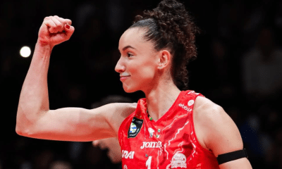 Gabi vitoriosa pelo Conegliano mesmo sem poder jogar (Foto: Instagram @fotomuhabirali)