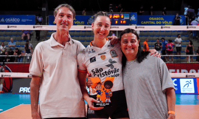 Bianca Cugno teve a torcida dos pais em vitória do Osasco pela Superliga diante do Fluminense (Foto: @osascovoleibolclube-@carol_fotografia)