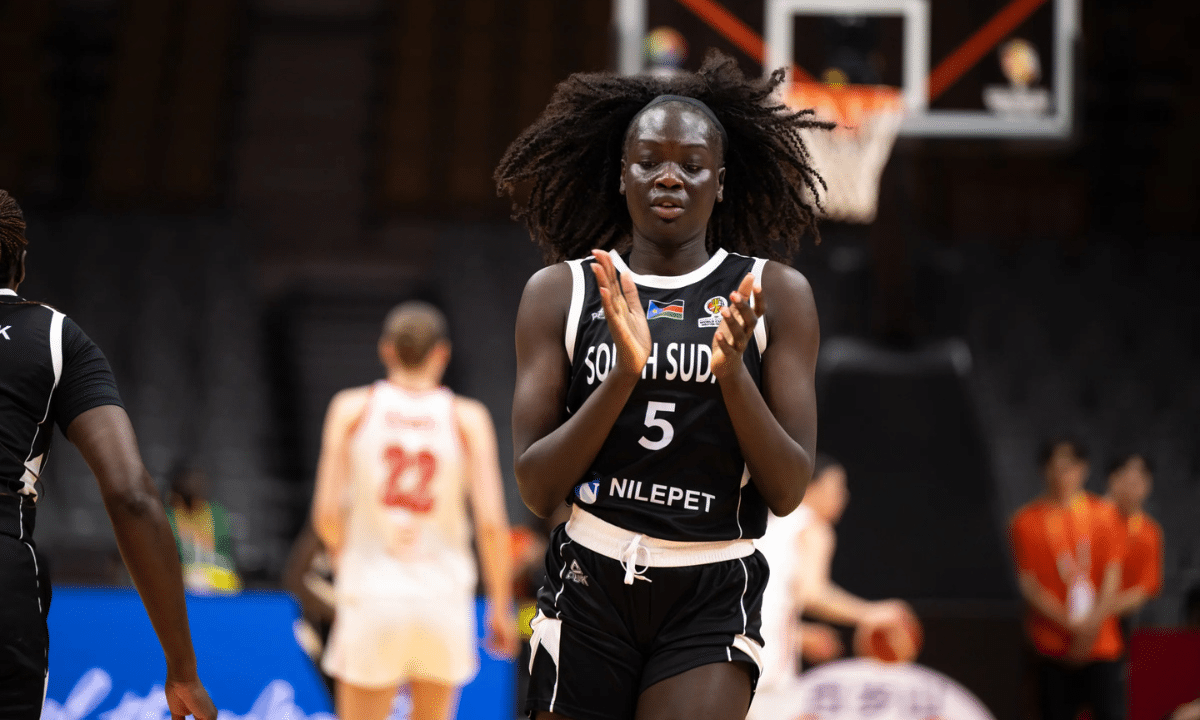 A pivô Maria Gakdeng é o principal nome da seleção do Sudão do Sul