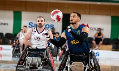 Na imagem, jogador do Brasil partindo para um try contra o time dos Estados Unidos.