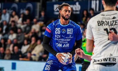 Na imagem, Bryan Monte com a bola, antes de partir para o arremesso.