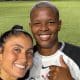 Na imagem, selfie de Jaque Ribeiro e Jhonson, autoras dos gols do Corinthians contra Ferroviária.