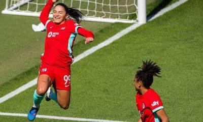 Na imagem, Debinha saltando para comemorar o gol de empate do Kansas City Current.