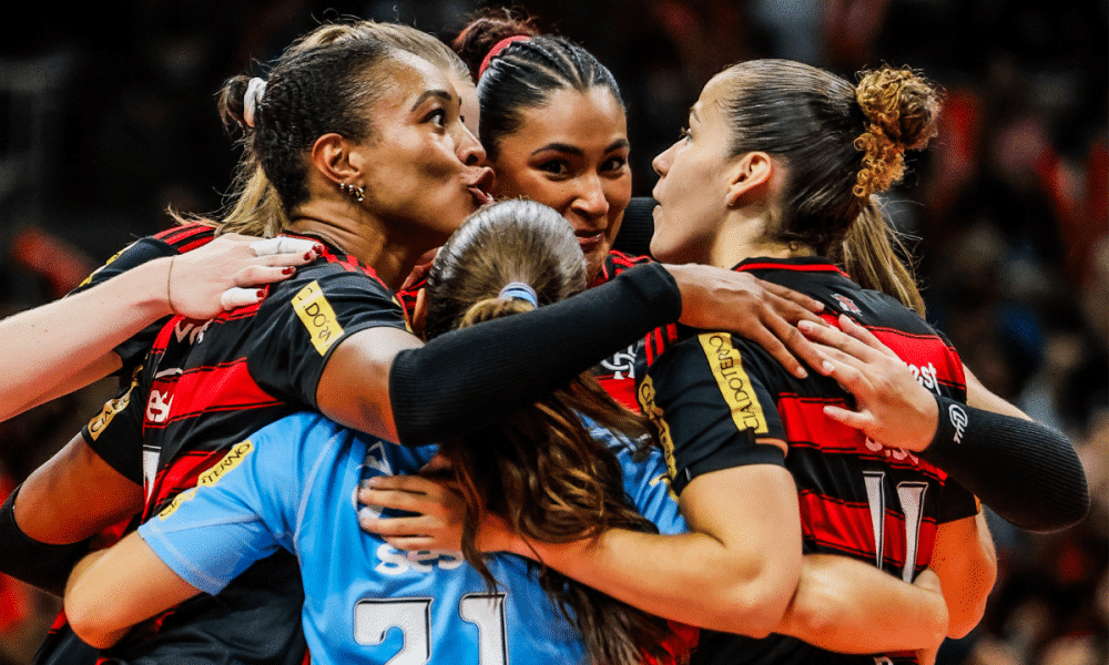 Simone Lee lidera o Sesc Flamengo em vitória que garantiu a vaga na semifinal da Superliga (Foto: Rafael Arantes/Sesc Flamengo)