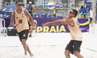 Arthur e Adrielson derrotaram Evandro e Arthur Lanci nas oitavas de final em Saquarema no duelo mais esperado desta fase da competição (Foto: Mauricio Val/FV Imagem/CBV)
