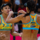 Carol Solberg e Rebecca avançaram às oitavas da Etapa de Saquarema de forma invicta (Foto: FIVB/Divulgação)