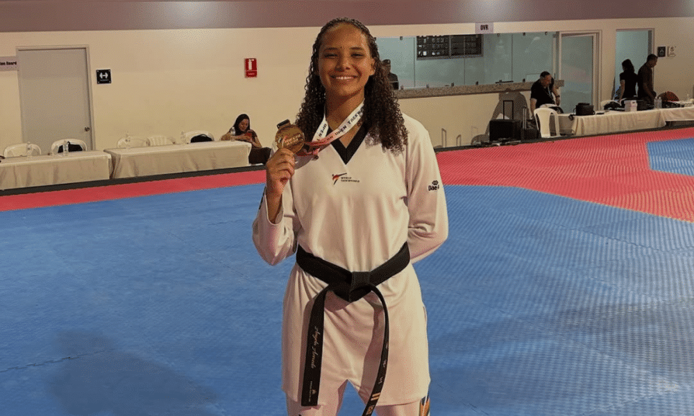 Angela Azevedo conquistou seu primeiro título internacional (Foto: Instagram @teamlacerda_lutas)