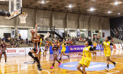 O time mandante impôs ritmo e confirmou triunfo com apoio da torcida em Araraquara (Foto: Waltinho Milanetto/Sesi Araraquara)