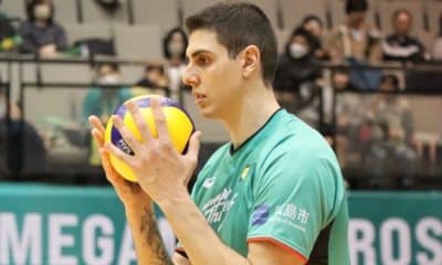 Felipe Roque é destaque na vitória do do JT Thunders sobre o Toray Arrows por 3 sets a 1. Lucarelli em atuação discreta em triunfo na liga japonesa pelo JTEKT