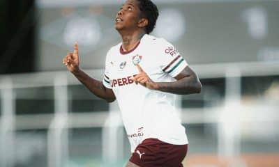 Na imagem, Lelê comemorando o primeiro gol do Fluminense contra o Mixto.
