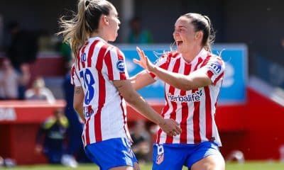 Na imagem, Gio Garbelini comemorando seu gol com companheira de Atlético de Madrid.